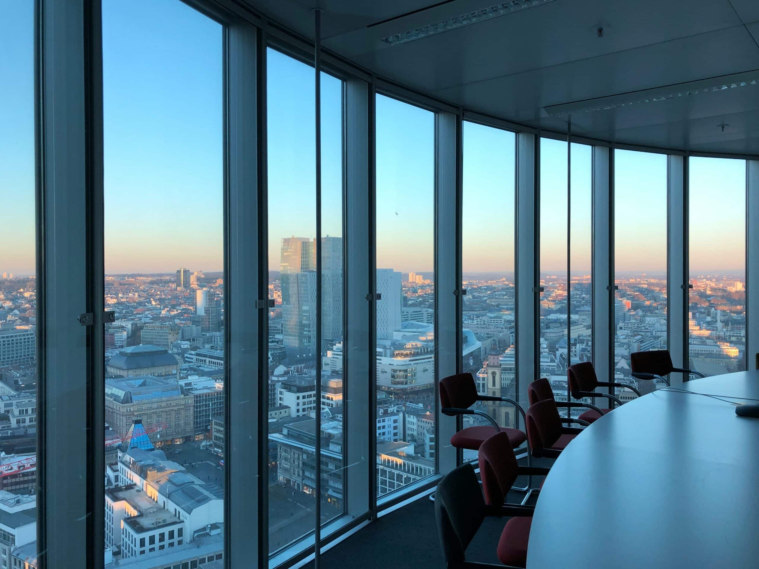 Why Scaling Companies Prefer Fixed-Fee Fractional CFOs